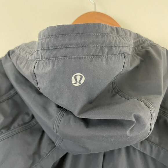 Lululemon Downtime Hooded Full Zip Grey Rain Jacket Size 8 - Picture 3 of 7